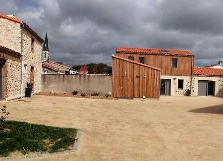 La Borderie - Maison Des Randonnees - Gite Etape - Gite De Groupe Vaire Экстерьер фото