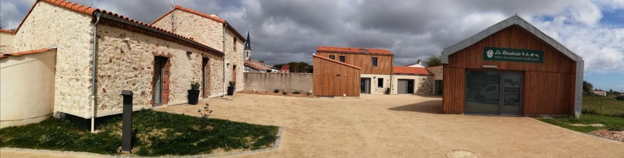 La Borderie - Maison Des Randonnees - Gite Etape - Gite De Groupe Vaire Экстерьер фото